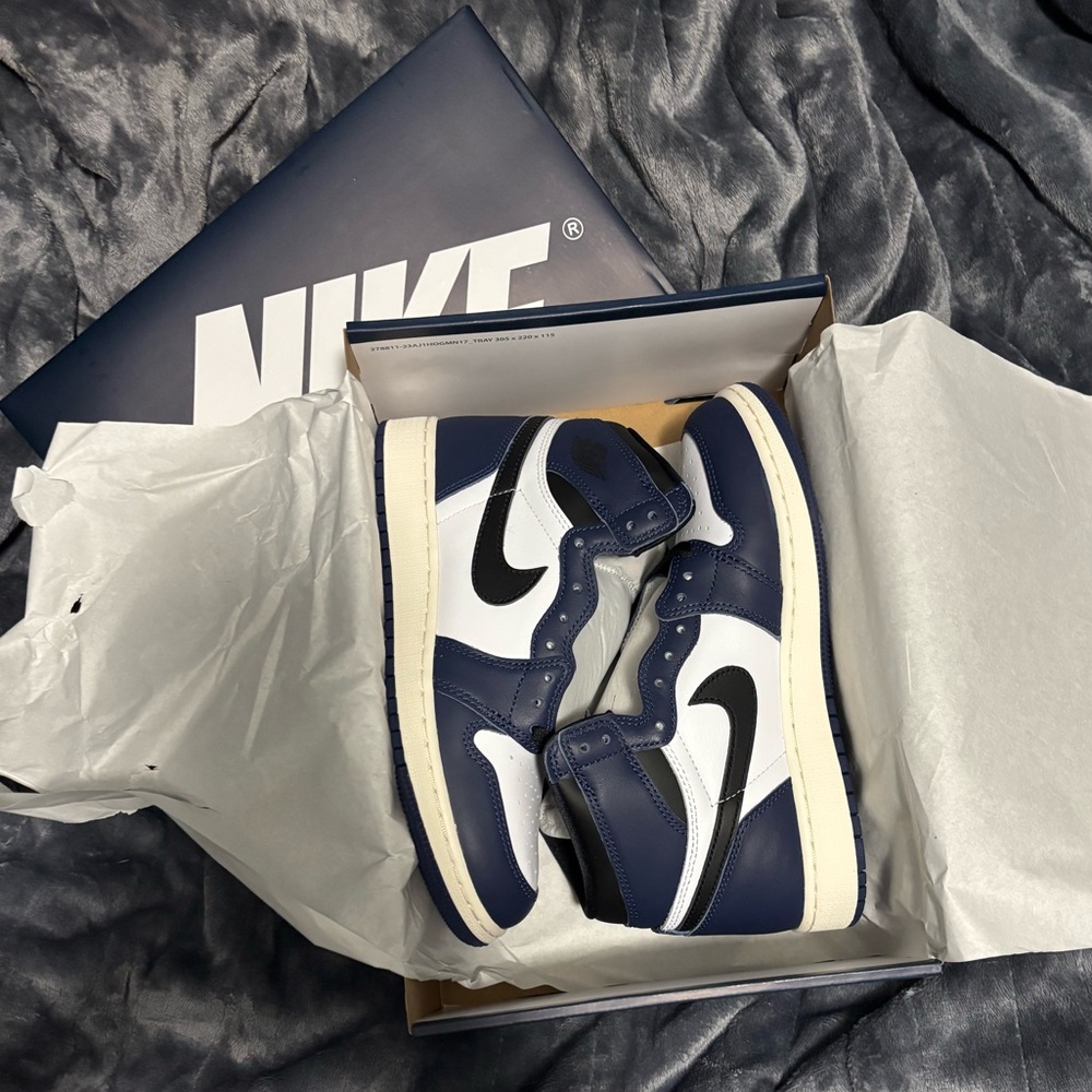 Nike Kids Jordan Retro High OG Sneakers in Midnight Navy